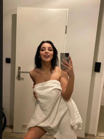 Эсмеральда Вип Стройная Брюнетка